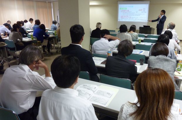 マイナンバー制度について開かれたセミナーで学ぶ中小企業の経理担当者ら＝２０１５年９月３０日、和田憲二撮影