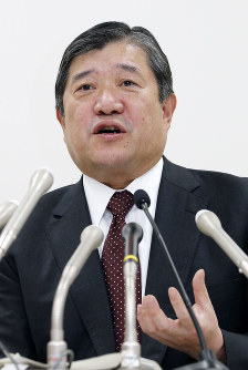 Mitsui & Co. President Tatsuo Yasunaga speaks at a news conference in Tokyo's Chiyoda Ward on March 23, 2016. (Mainichi)
