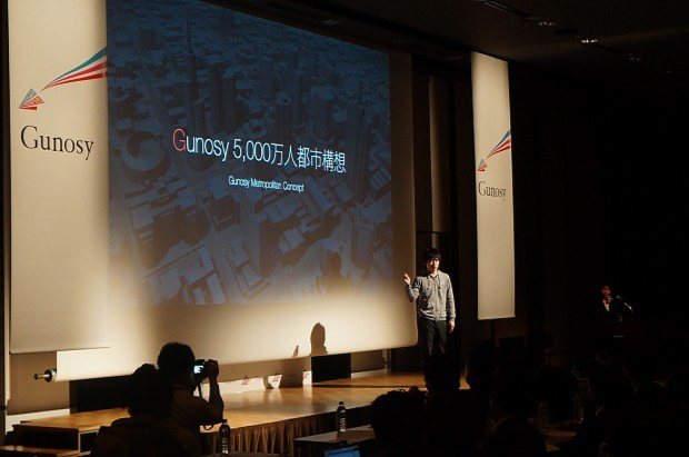 グノシーの新サービスを語る福島良典CEO=東京都港区で2014年11月11日