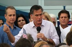12年の大統領選でオバマ氏に敗れたミット・ロムニー氏。3度目の挑戦を断念した=米フロリダ州ハイアリアで2012年1月29日、古本陽荘撮影