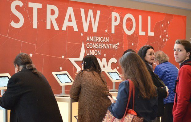 CPACで模擬投票(ストローポール)を行う参加者たち。投票は電子端末で行われた=米東部メリーランド州で2月26日、西田進一郎撮影