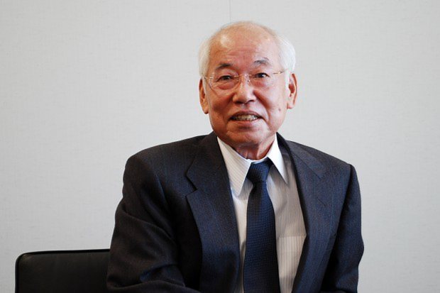 すずき・こういち 横浜市出身。1971年早大文学部卒、72年日本能率協会入社。コンサルタントなどを経て92年、インターネットイニシアティブの前身企業を設立し、94年4月から社長。2013年6月から会長。第35回毎日経済人賞を受賞。68歳=東京都千代田区で2015年3月25日、小島昇撮影