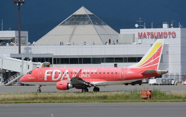 エンブラエル:MRJのライバルとなるE170とE175 | 毎日新聞 エンブラエル:MRJのライバルとなるE170とE175 | 毎日新聞
