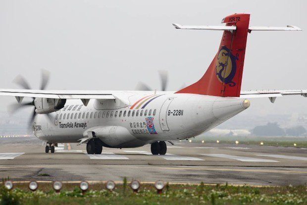 ATR42／72：世界各国で飛ぶ小型機 台湾で墜落事故も | 毎日新聞