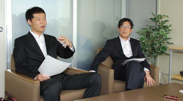 玉川さん(左)と今沢論説委員