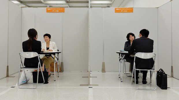 合同会社説明会の会場にあるカウンセリングコーナー=関口純撮影