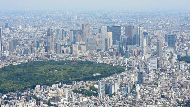 高層マンション群=東京都内で2015年5月24日、本社ヘリから望月亮一撮影