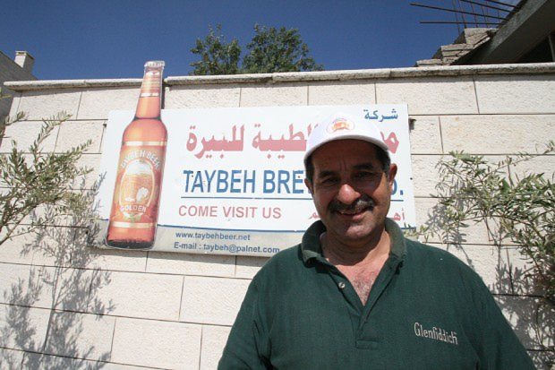 イスラエル占領下のパレスチナで初の地ビール会社を起こし、日本など世界各地に販路を広げるナディム・フーリーさん=2015年5月、大治朋子撮影