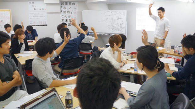 教室は、講義が始まると受講生の熱気に包まれる