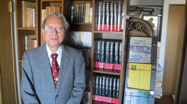 戦国武将研究の第一人者で、静岡大名誉教授の小和田哲男さん=静岡市の自宅で
