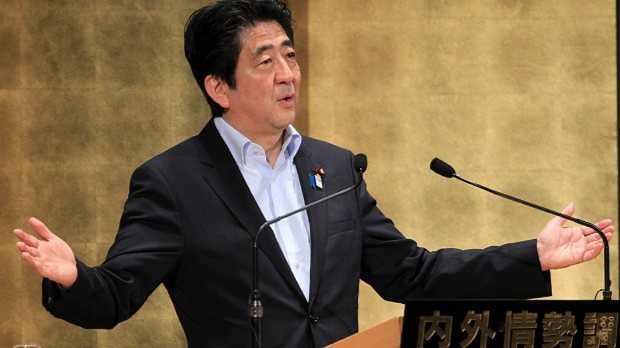 内外情勢調査会の講演で成長戦略の政策を語る安倍晋三首相=2013年6月5日、梅村直承撮影