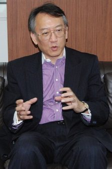 中国経済の問題点を指摘する富士通総研の柯隆(か・りゅう)・主席研究員