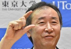ノーベル物理学賞受賞が決まり記者会見する梶田隆章・東大宇宙線研究所長=東京都文京区の東京大学で2015年10月6日、宮間俊樹撮影