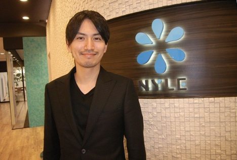 たかはし・ひしょう 1985年生まれ。東京大学法学部卒。大学在学中にナイル(旧ヴォラーレ)を設立し、代表取締役に就任。2010年、ウェブコンサルティング事業に参入、12年、スマートフォンアプリ情報サービス「Appliv」を立ち上げ。現在はサービスプロデューサーとして同サービスの成長に関わると同時に、ナイルの代表取締役社長として、全社の経営戦略・事業戦略を担当する=2015年9月16日、竹之内満撮影