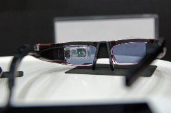 写真=ロービジョンサポート アイウェア「RETISSA」