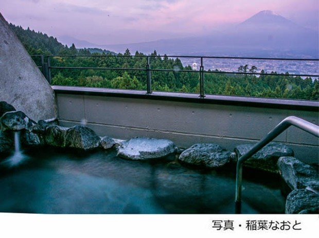 富士の絶景とフレンチ ララ御殿場ホテル リゾート 街の文化漂う 秘蔵の宿 稲葉なおと 毎日新聞 経済プレミア