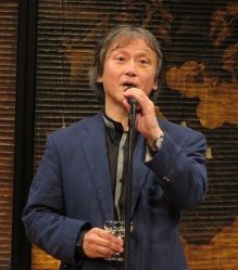 「50周年という記念の年に音楽監督の重責を担っていることは大変に光栄」とあいさつする音楽監督の大野和士
