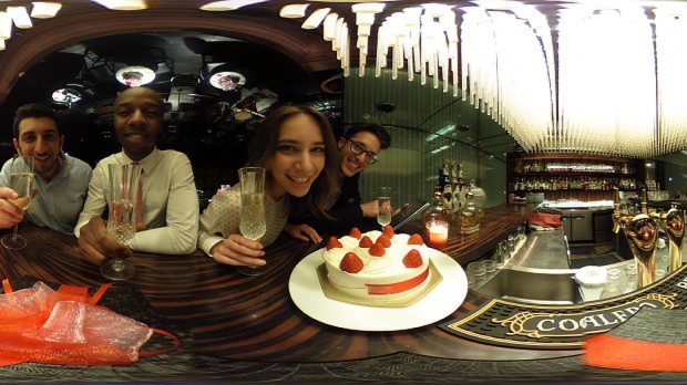 シータSで撮影した360度の画像=リコーイメージング提供
