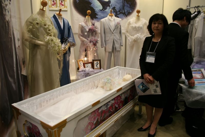 エンディング産業展：葬儀や供養…終活業者が初めて集結 [写真特集10/11