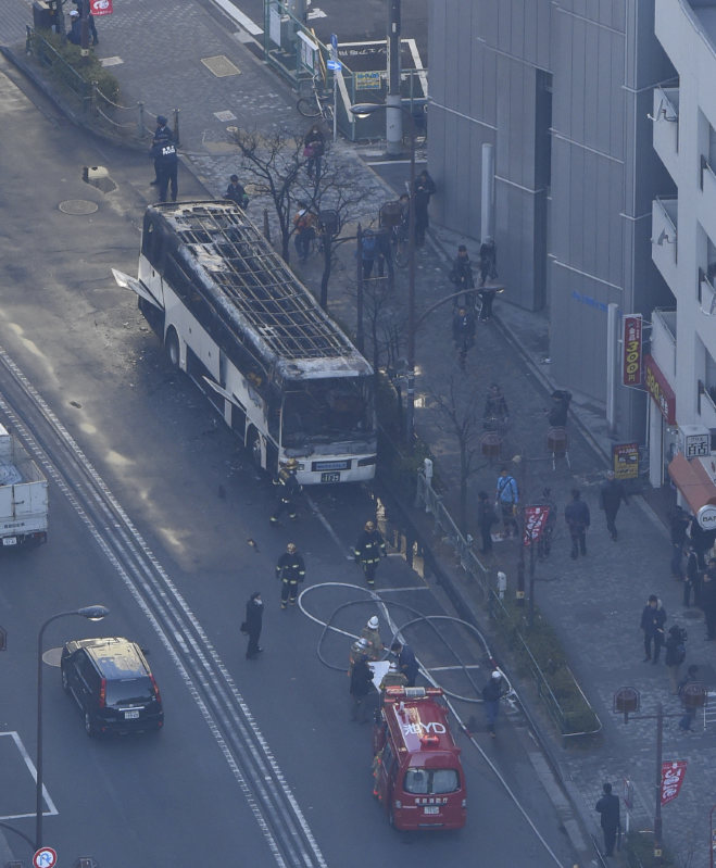 火災 池袋で大通りに停車中の観光バス炎上 現場騒然 写真特集2 2 毎日新聞