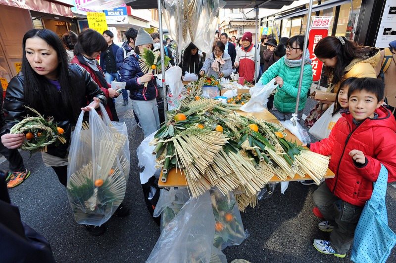 僕がお正月にとった写真です。毎日写真を朝撮っているこの写真は特にお気に入りです。 お正月を写そう♪2023 チェキ・村神様と初詣」篇 ～12月29日（木）より