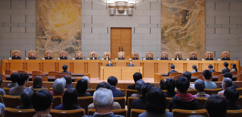 再婚禁止期間について違憲とする判決を出した最高裁大法廷=東京都千代田区で2015年12月16日午後2時58分、喜屋武真之介撮影