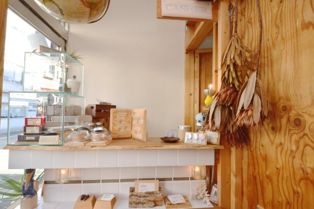こぢんまりとした可愛らしいショコルの店内