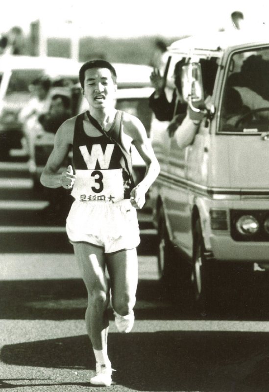 1979年の箱根駅伝で3区を走る黒木亮さん=月刊陸上競技撮影