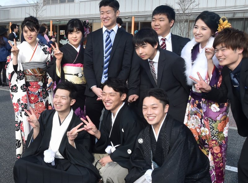 成人式：福島原発事故後初、楢葉町で73人出席 [写真特集1/7] | 毎日新聞