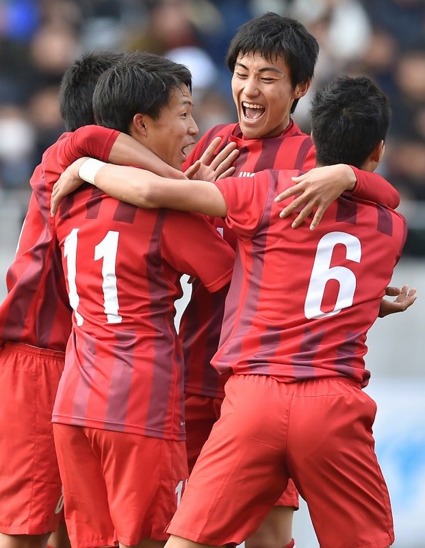 高校サッカー 東福岡5発 夏冬2冠 写真特集11 13 毎日新聞 高校サッカー 東福岡5発 夏冬2冠 写真特集11 13 毎日新聞