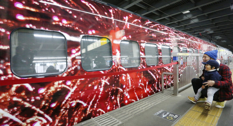 走る美術館：上越新幹線の車両に現代アート…今春から運行 | 毎日新聞
