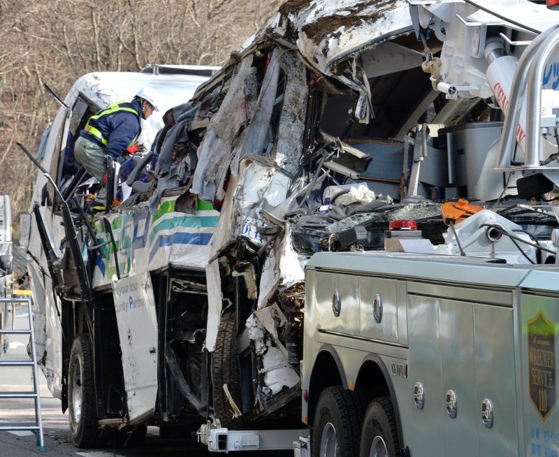 バス転落：東京発のスキー客ら15人死亡 長野・軽井沢の碓氷バイパス