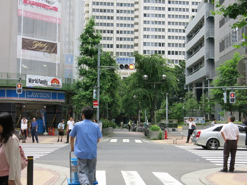 大学への道 工学院大学 ｊｒ新宿駅から 写真特集11 16 毎日新聞