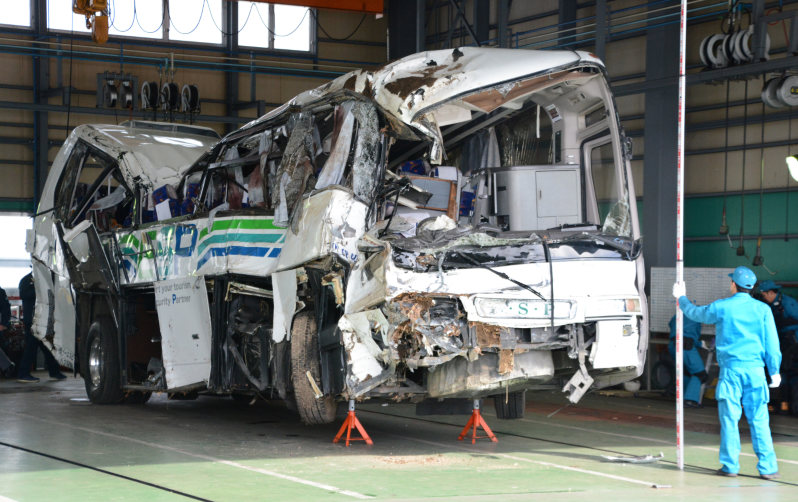 スキーバス転落 事故車両の検証始める 長野県警 毎日新聞