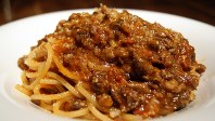 黒コショウをきかせてスパイシーな大人の味に仕上げた「絶品！ 大人のボロネーゼ」（１３００円税別）