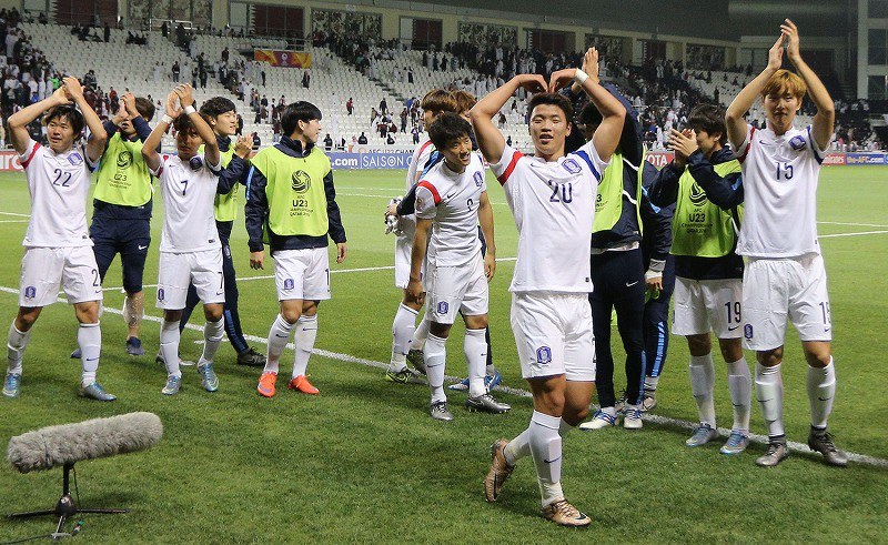 サッカーｕ２３ 日本 決勝は韓国と 韓国は大会開催国のカタールを破り五輪切符 写真特集14 12 毎日新聞