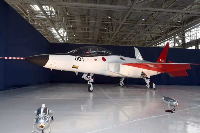防衛装備庁：国産初のステルス「先進技術実証機」X2公開 | 毎日新聞