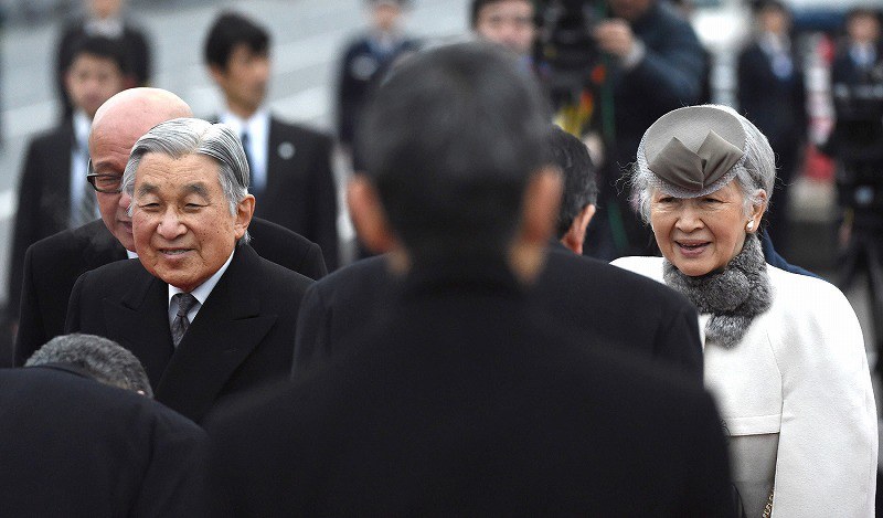 天皇、皇后両陛下：フィリピン訪問から帰国 [写真特集14/15] | 毎日新聞