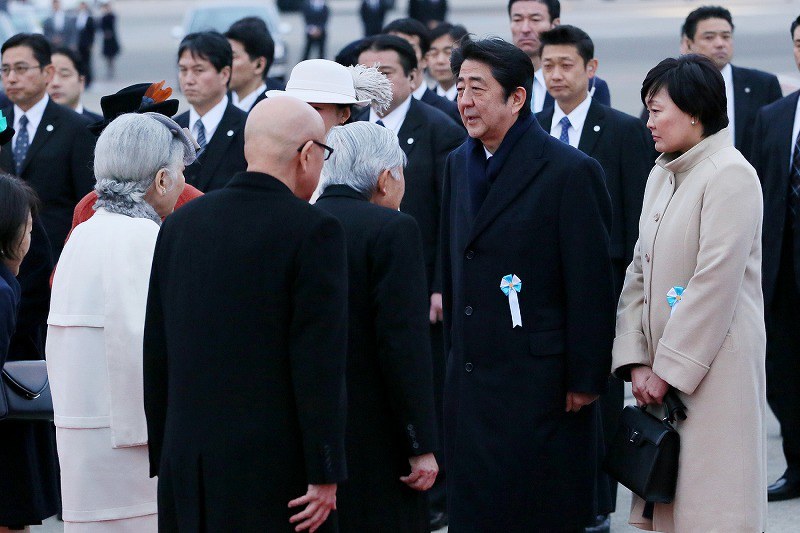 天皇、皇后両陛下：フィリピン訪問から帰国 [写真特集14/15] | 毎日新聞