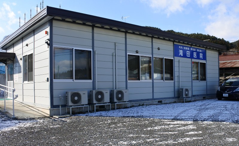 プレハブの滝田医院=岩手県大船渡市末崎町で、久野華代撮影