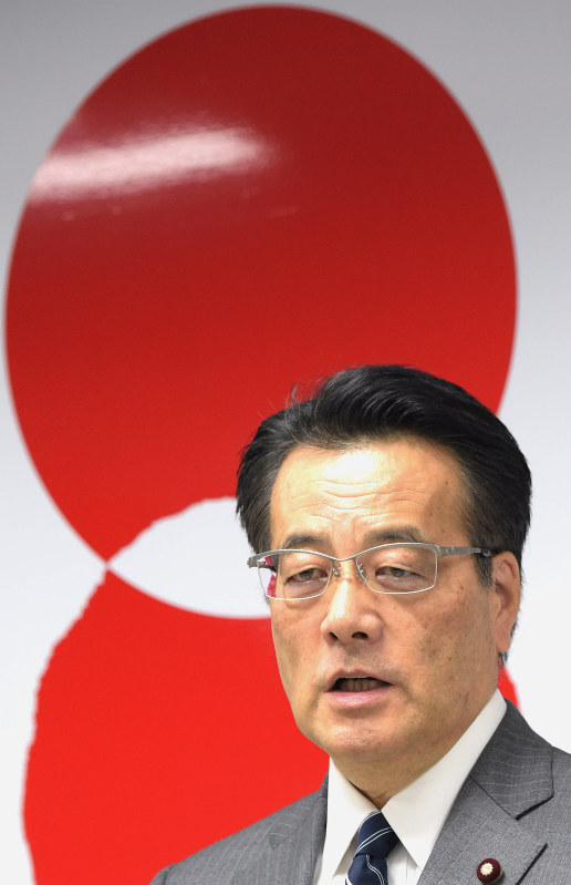定例記者会見冒頭に発言する岡田克也民主党代表=東京都千代田区の党本部で2016年2月5日午後3時2分、藤井太郎撮影