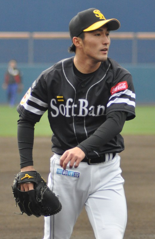 2年目で充実したキャンプを過ごすソフトバンクの島袋=宮崎市の生目の杜運動公園で、2016年2月6日午後0時38分、角田直哉撮影