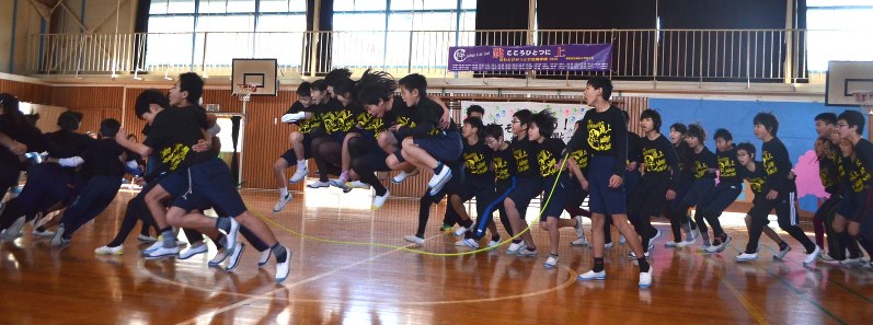 なわとび王 ６年生６１人が日本一の技披露 三重 神社小 毎日新聞