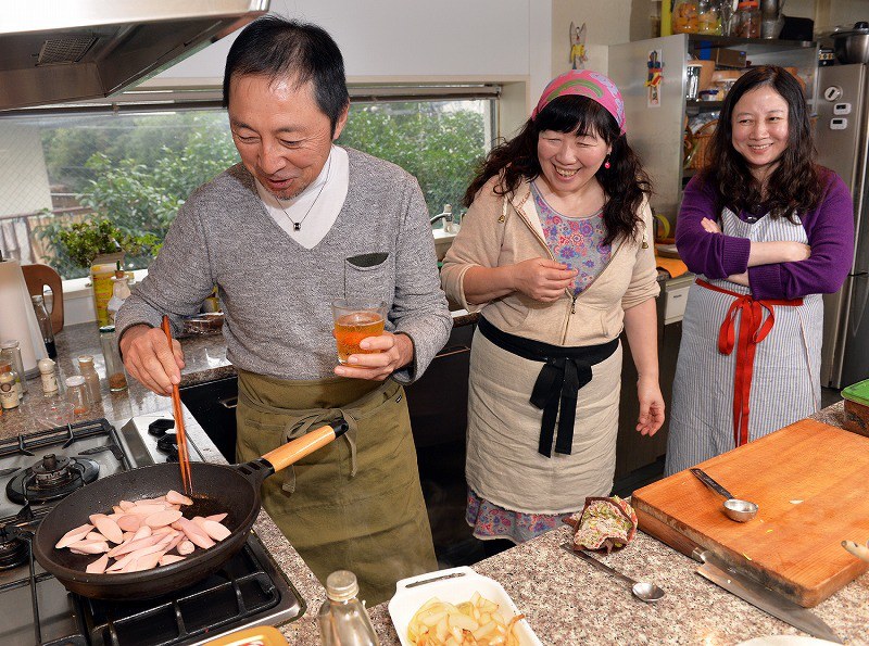 おんなのしんぶん おかん飯 今回の料理 魚肉ソーセージのコチュジャン炒め 写真特集5 7 毎日新聞