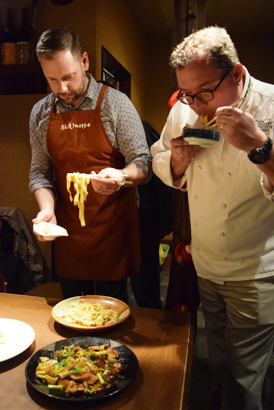 春日はくたくうどん 奈良伝統のうどん 米国人招き試作会 毎日新聞 春日はくたくうどん 奈良伝統のうどん 米国人招き試作会 毎日新聞