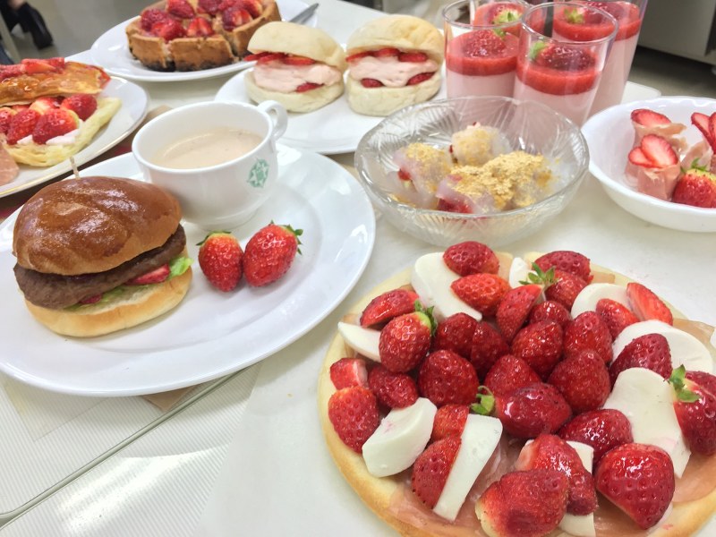 大学倶楽部 神戸学院大 幻のイチゴ がスイーツに 学生がレシピ作りに挑戦 毎日新聞