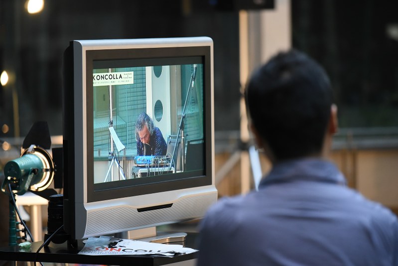 大学倶楽部 専修大 エレキトランペット ダンス キャンパスでプロが即興共演 毎日新聞