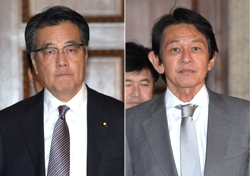 【左】民主党の岡田克也代表【右】維新の党の松野頼久代表=国会内で2015年12月7日、いずれも藤井太郎撮影
