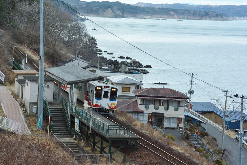 三陸の鉄路から 観光列車は走る 毎日新聞