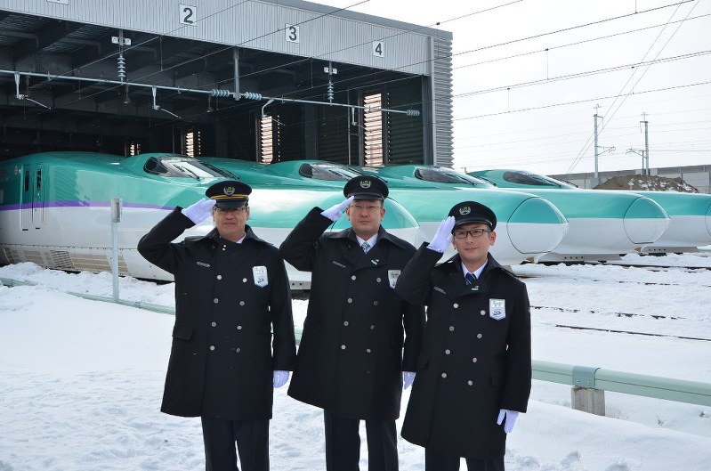 もとき　車両２（新幹線車両)•車掌業務（北陸新幹線) 地元・敦賀出身の女性が北陸新幹線“一番列車”の車掌に 目前に控えた
